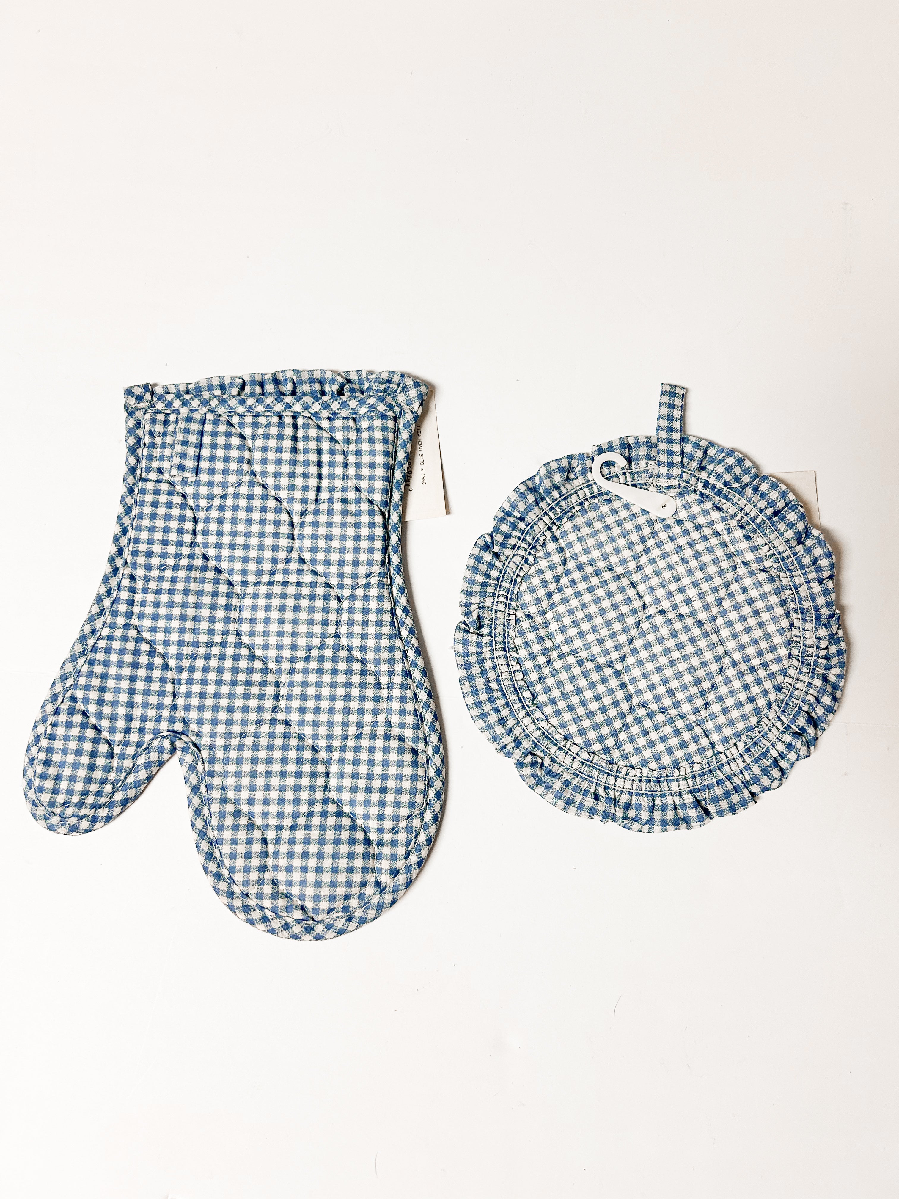 Kitchen Corner Oven Mitt & Pot Holder