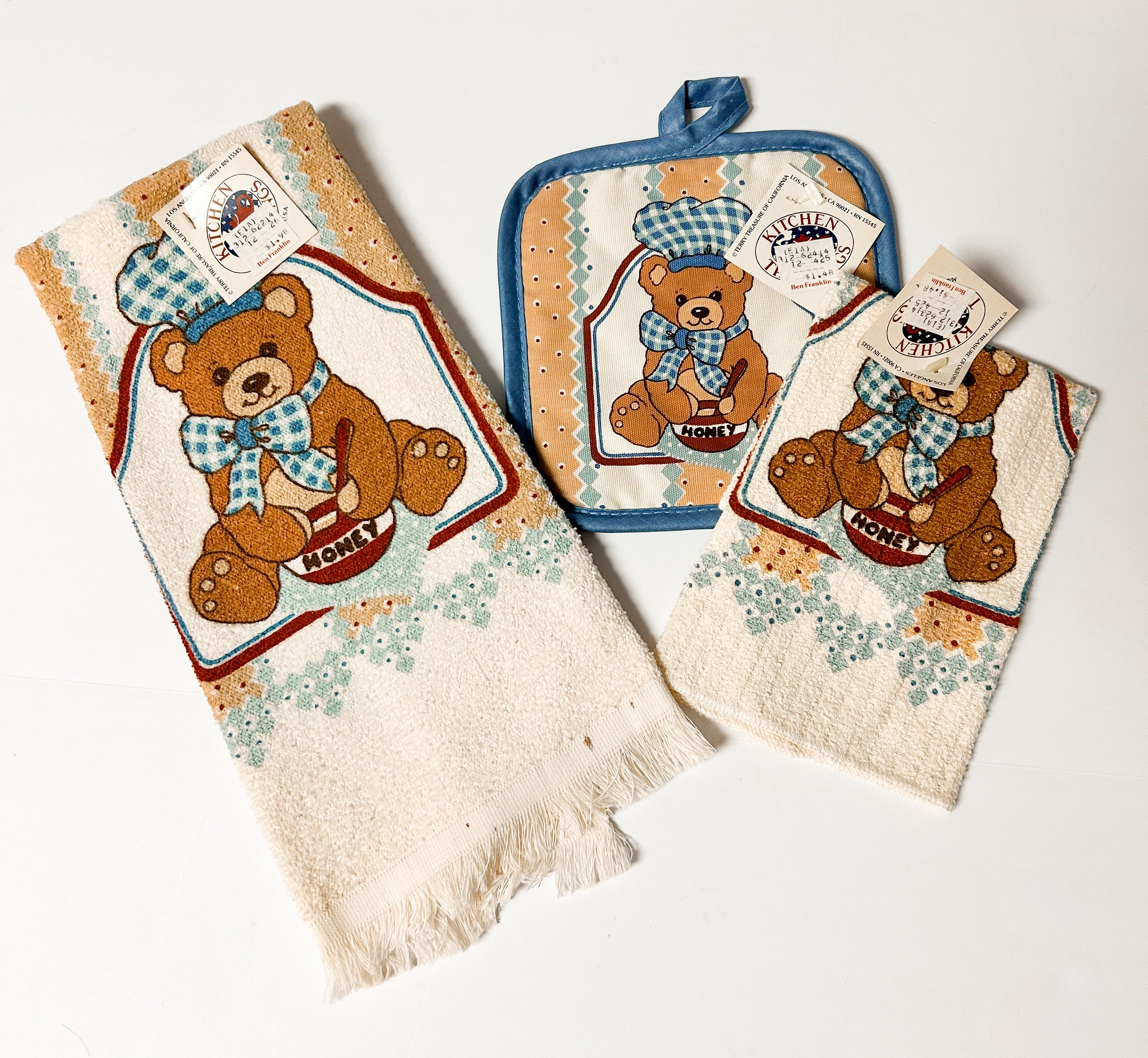 Terry Treasures "Teddy Bear Honey" kitchen linen