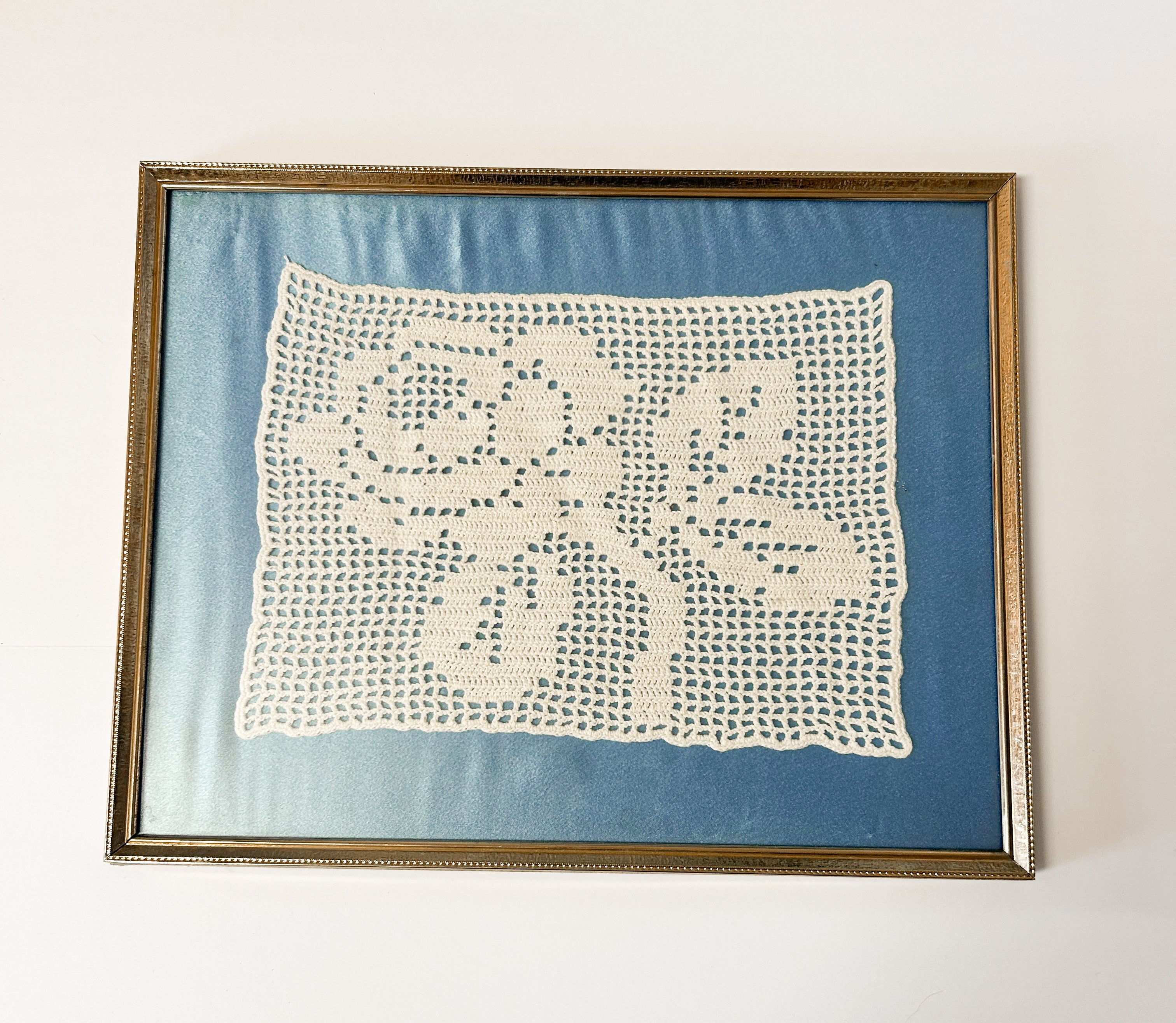 Framed Rose Pattern Crochet Lace Table Topper