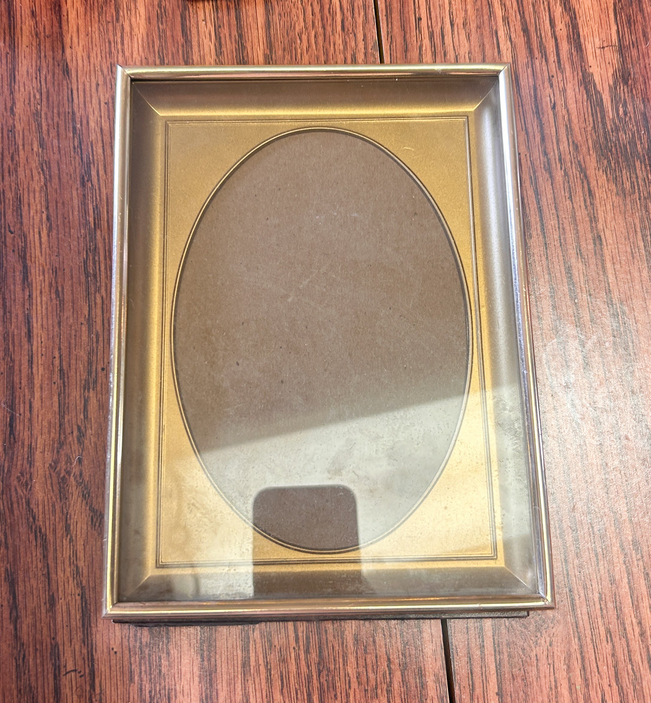 Brass Oval Pic Frame